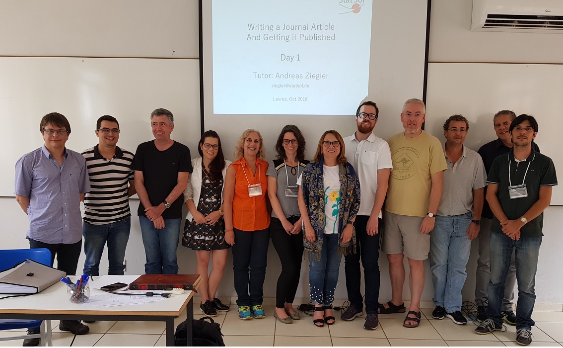 Andreas Ziegler e os participantes do curso de escrita científica realizado em dois dias